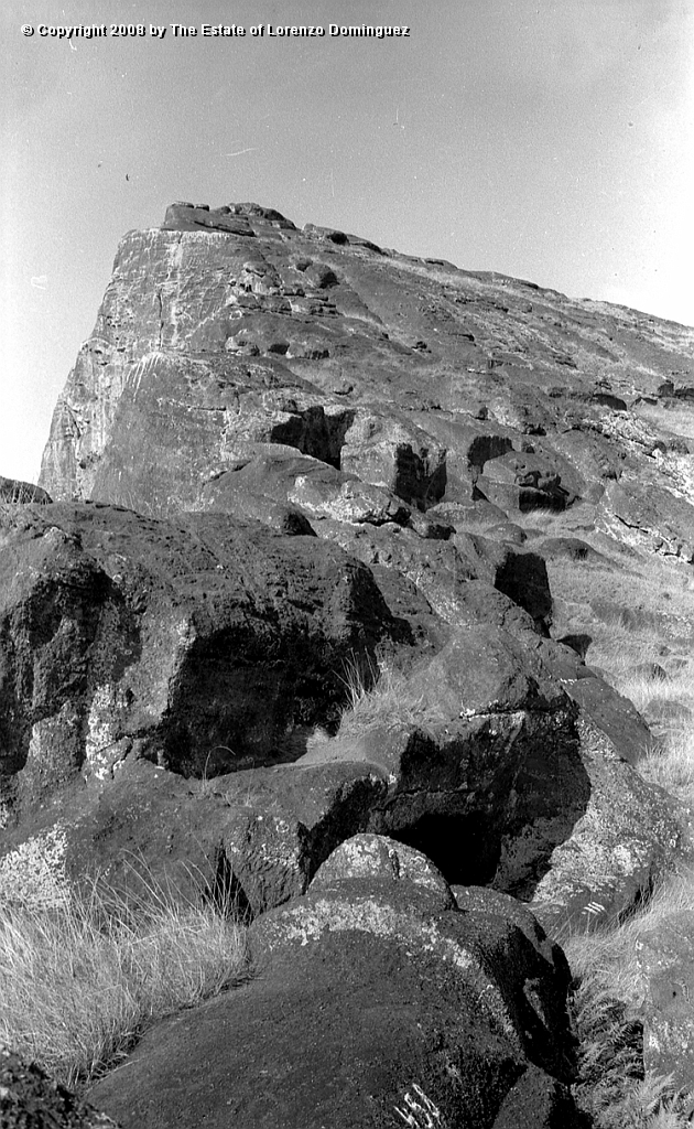 RRI_Cantera_Interior_03.jpg - Easter Island. 1960. Interior quarry of the Rano Raraku.